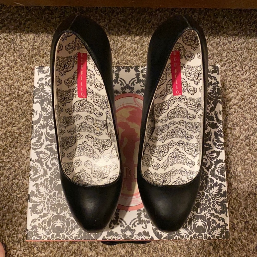 Bordello Black Patent Covered Platform Heels sz 11